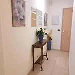 Lola 1 Apartment *
