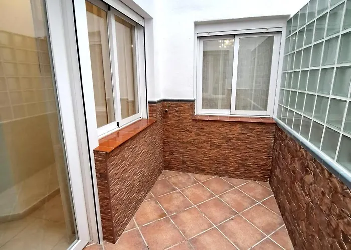 Lola 1 アパート ネルハ